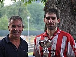 Roberto Bravi riceve il premio per la Pieve Fosciana