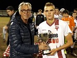 Consegna Coppa a Muccioli (Capitano Tau Calcio Altopascio)