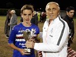 Consegna Coppa a Mauriello (Capitano Forte dei Marmi 2015)