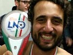 Il capitano Simone Giuntoli con la Coppa
